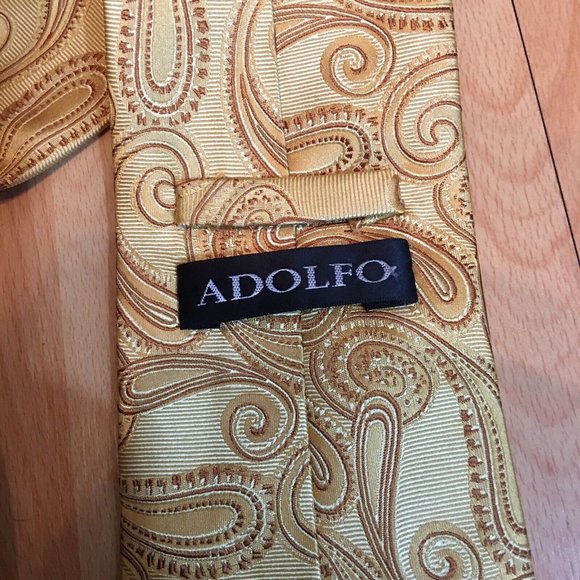 Adolfo Gold 100% Silk w/Tan Paisley Men’s Tie EUC - Picture 5 of 5